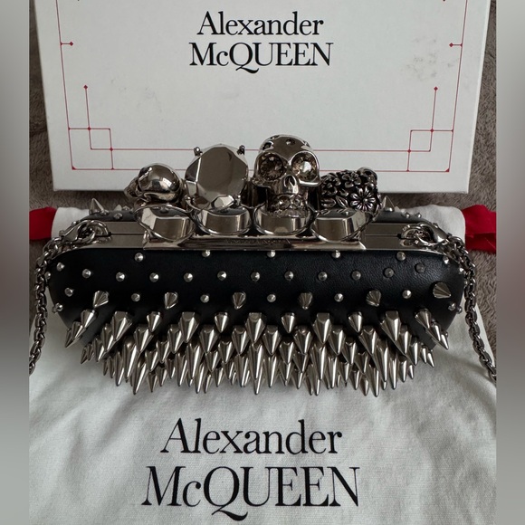 Alexander McQueen Handbags - NEW🔥Alexander McQueen Skull Knuckle Bag with Spikes🔥